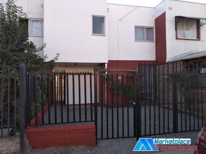 Venta de Casa de dos pisos, dos dormitorios