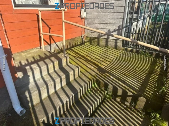 Venta de Casa Lota, Detras de cesfam