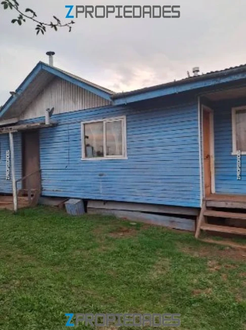 Venta de Casa Río Bueno, frente a plaza