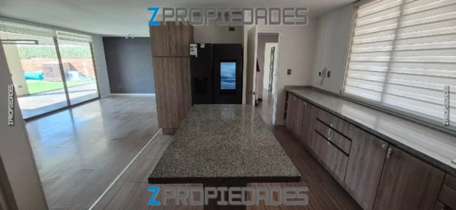 Linda casa en condominio cerrado