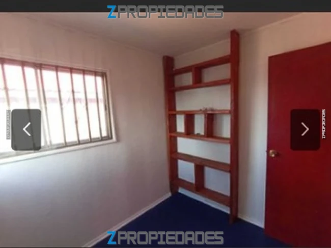 Casa en barrio residencial cerca de placita