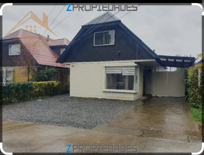 Casa en barrio residencial cerca de placita