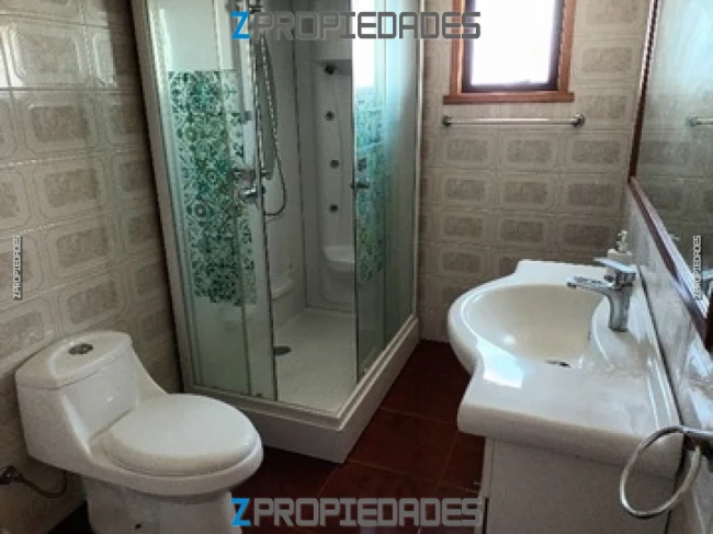 Se arrienda hermosa casa de 2 pisos