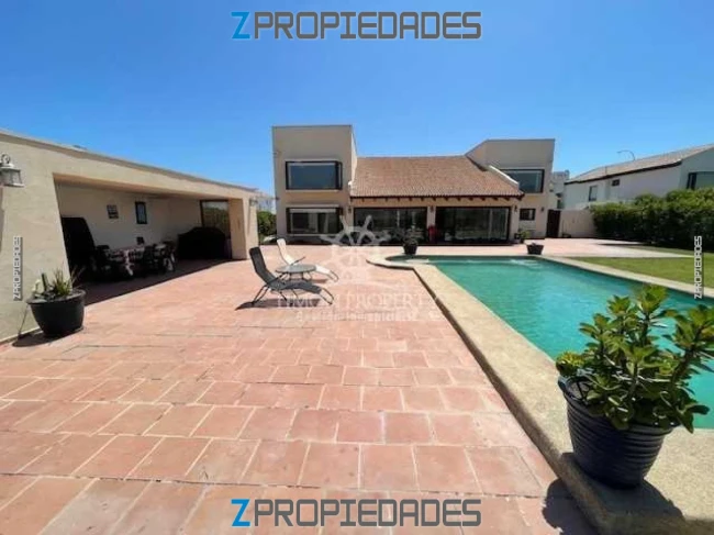 Espectacular casa en terreno de 1.100 mts2