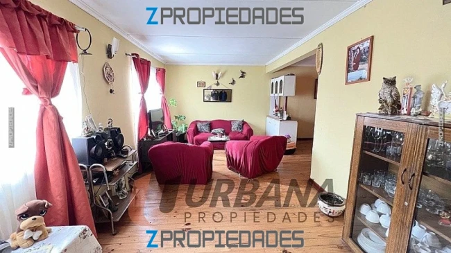 Se vende una propiedad con un amplio terreno