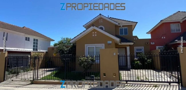Hermosa Casa ubicada en sector residencial