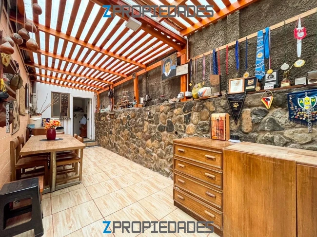 Casa en Venta a Pasos de Av. Juan Cisternas –