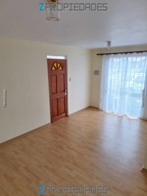 BOYER Vende casa de primer piso emplazada
