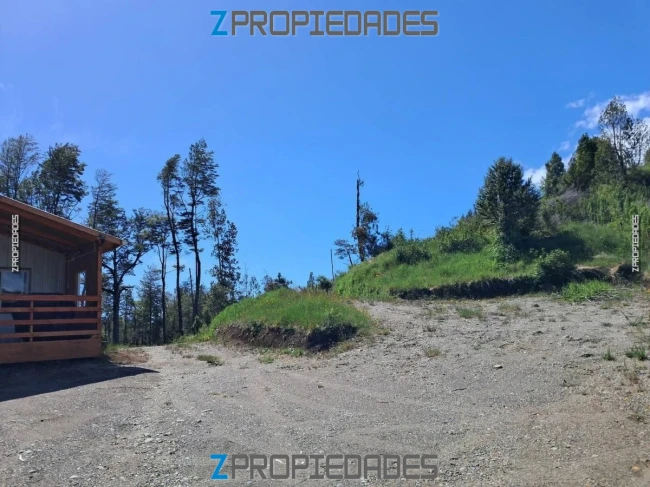 Se vende cabaña ubicada en un terreno de 7900 m