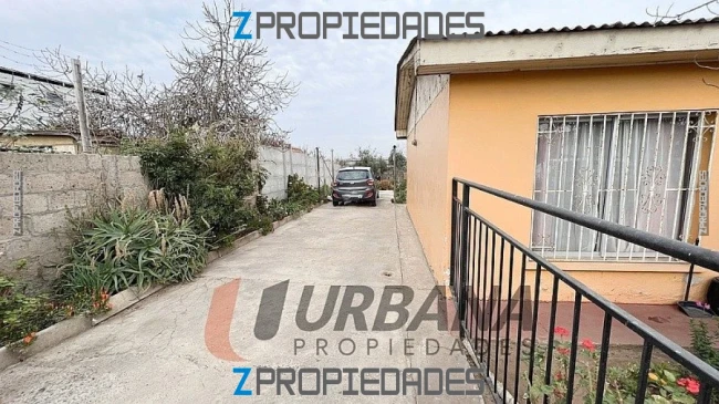 Se vende una propiedad con un amplio terreno