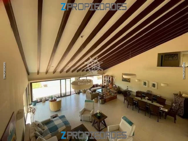 Espectacular casa en terreno de 1.100 mts2