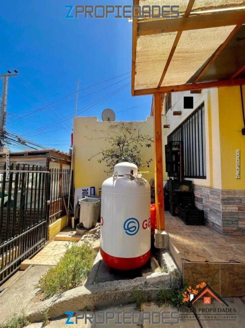  Se vende casa con local comercial