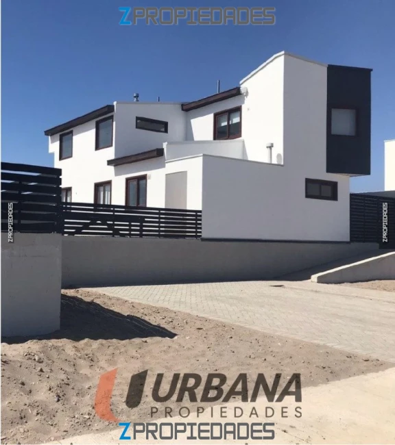 Se vende espaciosa casa de 131 m2 construidos
