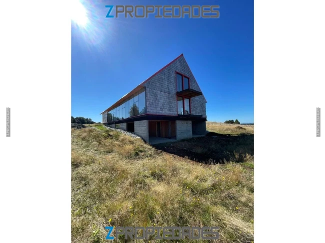 Se vende espaciosa casa en construcción