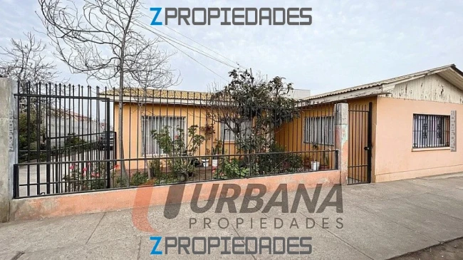 Se vende una propiedad con un amplio terreno