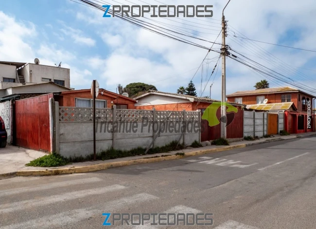 Venta de casa esquina en Caleta San Pedro