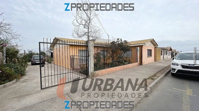 Se vende una propiedad con un amplio terreno