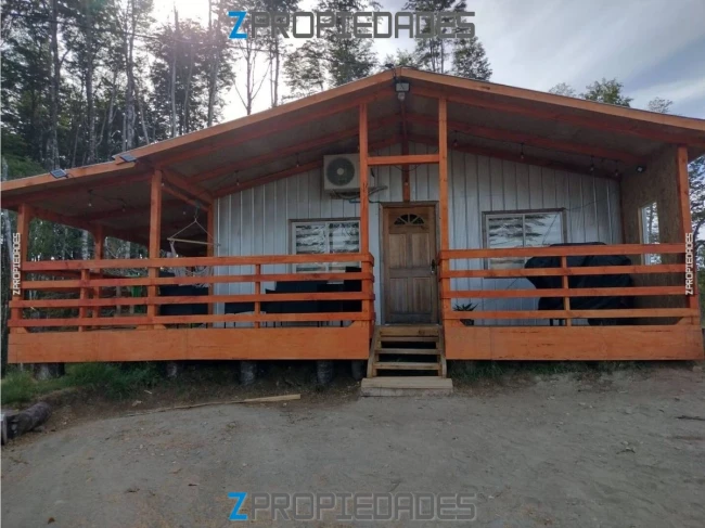 Se vende cabaña ubicada en un terreno de 7900 m