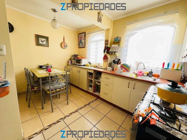 Vende casa de segundo piso emplazada en La Florida