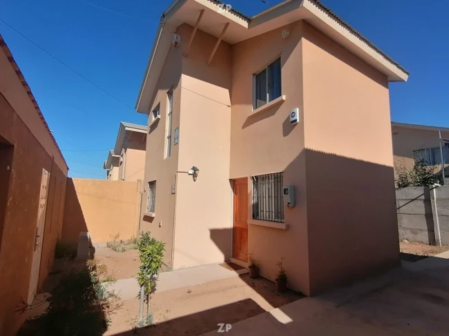 ARRIENDO por año corrido casa habitación
