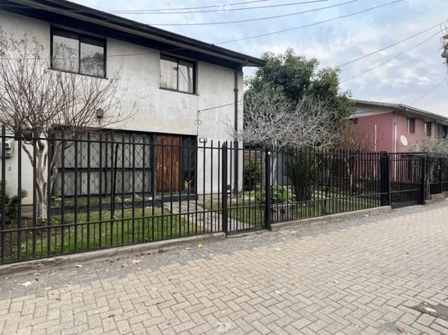 Venta de Casa emplazada en Avenida Libertador