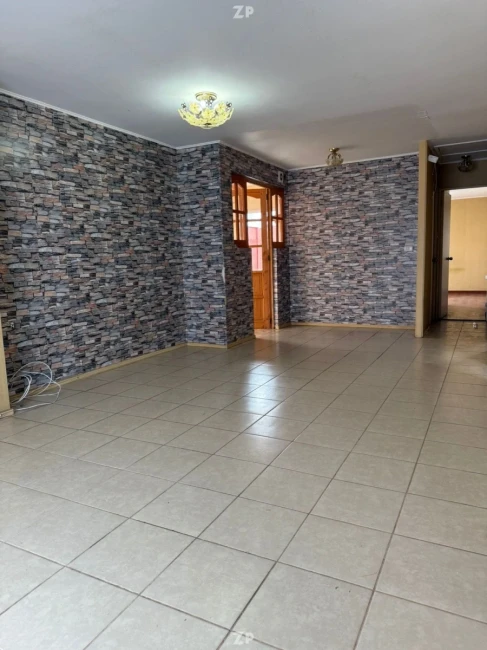 En arriendo casa aislada de amplios espacios 