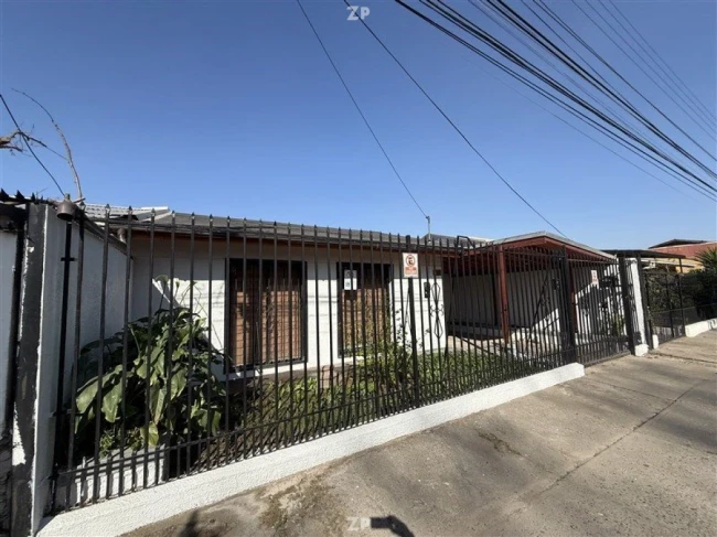 Venta de Casa frente a la Medialuna Monumental.
