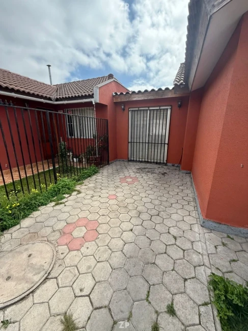 En arriendo casa aislada de amplios espacios 