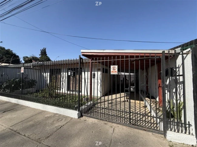 Venta de Casa frente a la Medialuna Monumental.