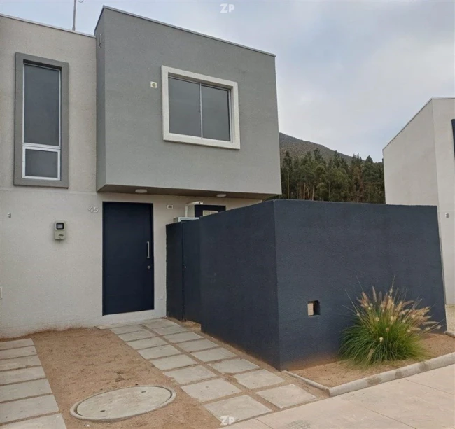 Se arrienda casa nueva en Condominio Alto 