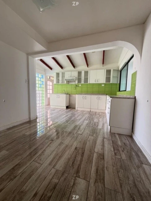 Hermosa y amplia casa, arriendo año corrido