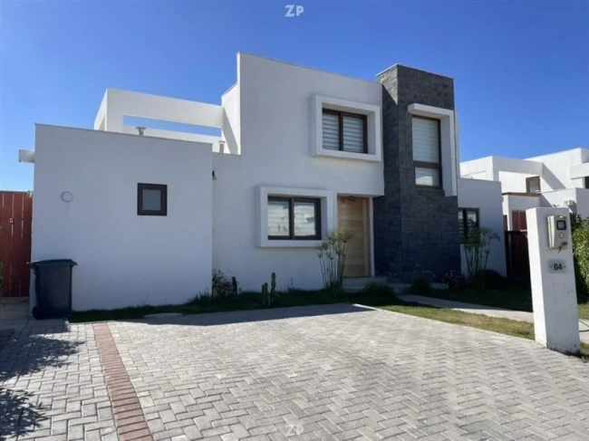 Arriendo Casa Año Corrido en Serena Golf