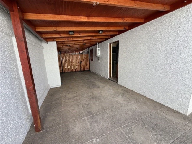 Venta de Casa frente a la Medialuna Monumental.