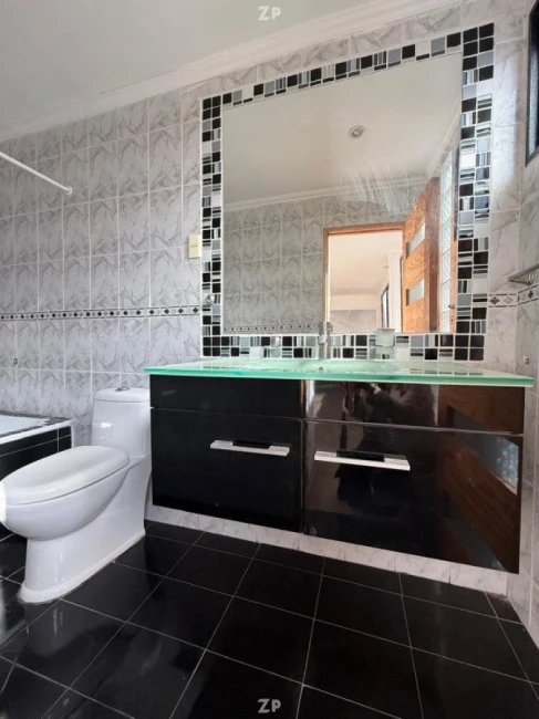 Hermosa y amplia casa, arriendo año corrido