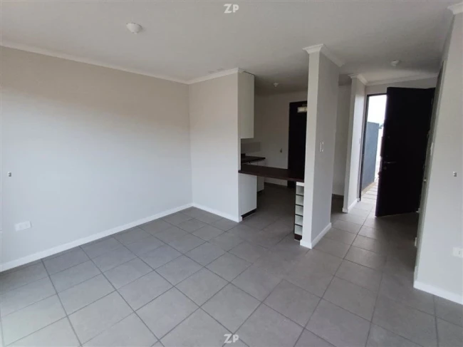 Se arrienda casa nueva en Condominio Alto 