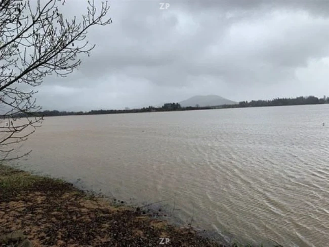 VENTA DE PARCELA CON CASA A ORILLA DE LAGO RAPEL