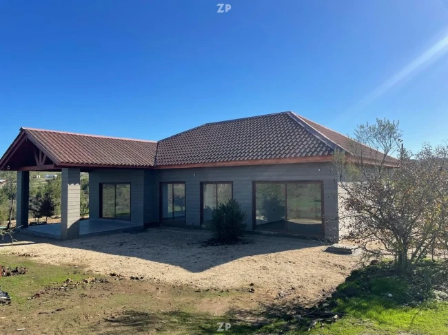 HERMOSA PARCELA CON CASA A MINUTOS DEL LAGO RAPEL