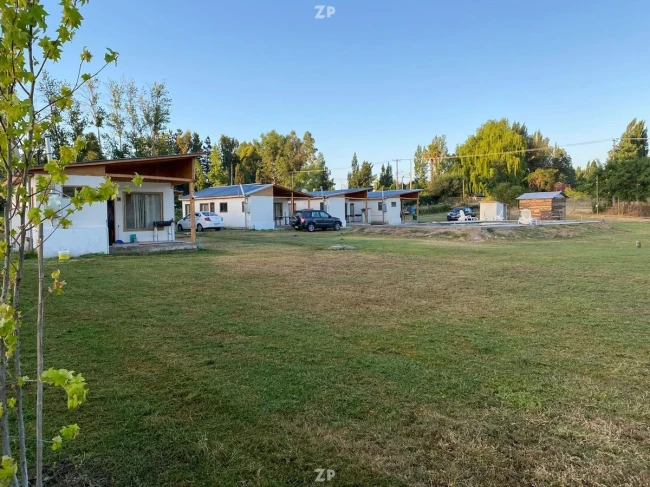 Parcela con 5 cabañas equipadas