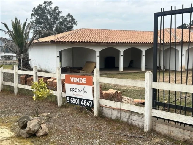 Parcela con espectacular casa en Lago Rapel