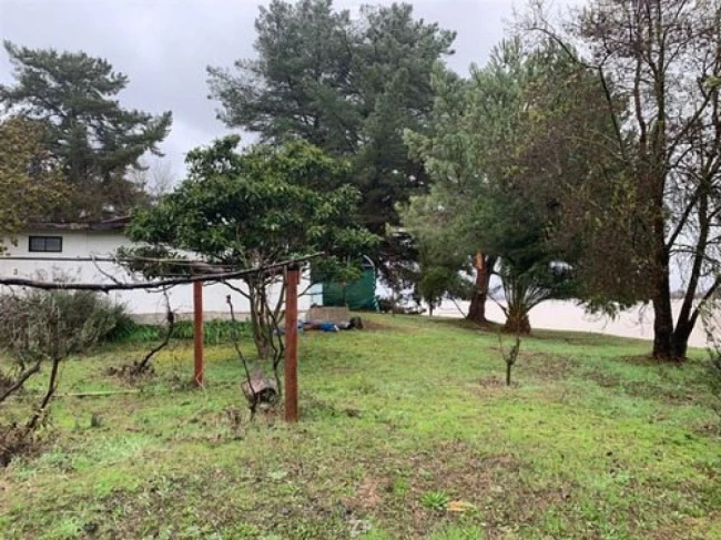 VENTA DE PARCELA CON CASA A ORILLA DE LAGO RAPEL