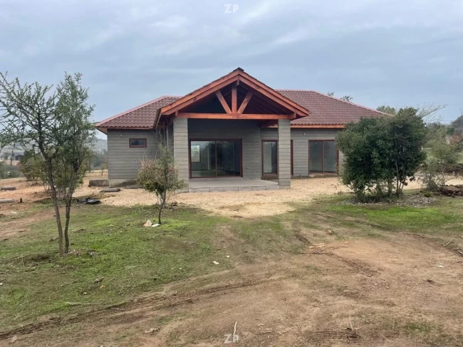 HERMOSA PARCELA CON CASA A MINUTOS DEL LAGO RAPEL
