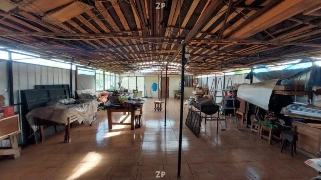 Parcela urbanizada con empalme de luz