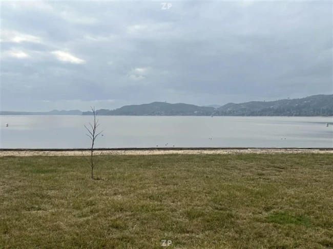 Parcela con espectacular casa en Lago Rapel