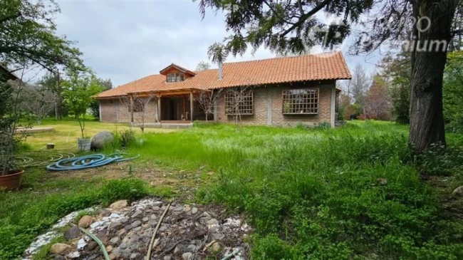 Venta de Parcela con Casa Estilo Colonial