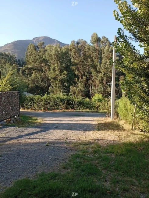 Parcela en forma de L,excelente acceso a autopista