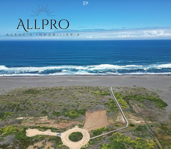 Parcela Frente al Mar en Exclusivo Condominio