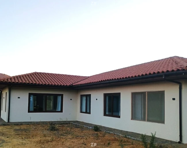 Parcela de 10.000 m2 con 2 hermosas viviendas