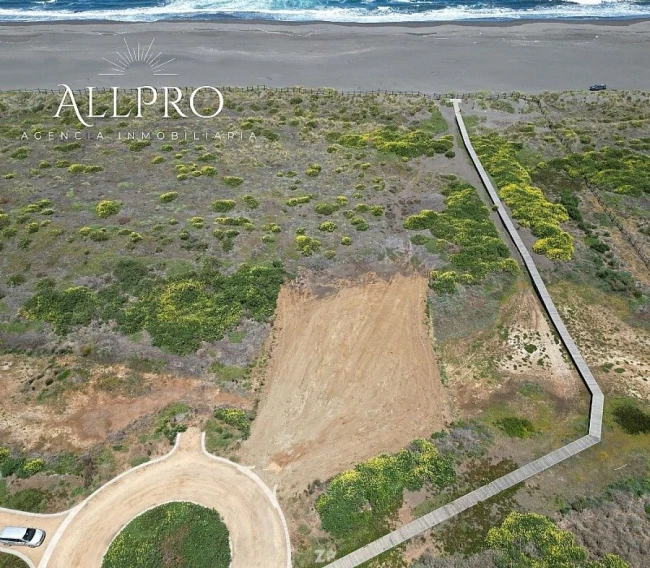 Parcela Frente al Mar en Exclusivo Condominio