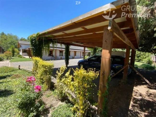 Parcela con Casa Estilo Chileno Sector residencial