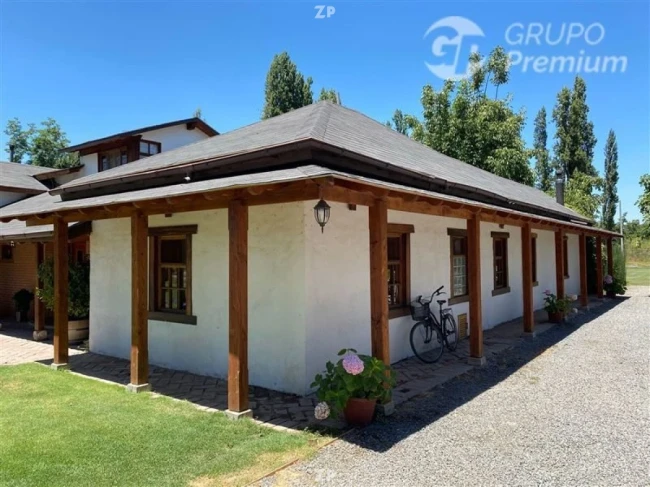 Parcela con Casa Estilo Chileno Sector residencial
